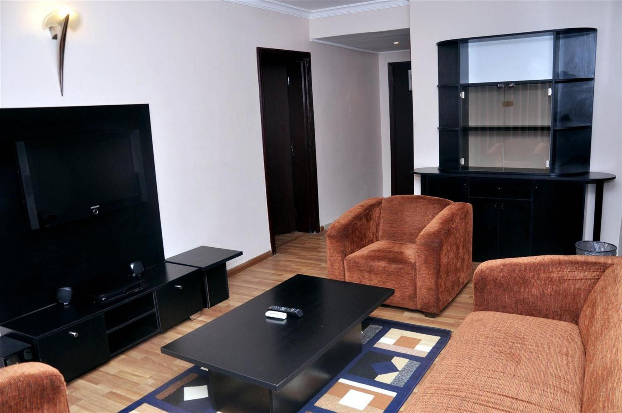 Room In Lodge - Golden Tulip Port Harcourt Hotel Exterior photo