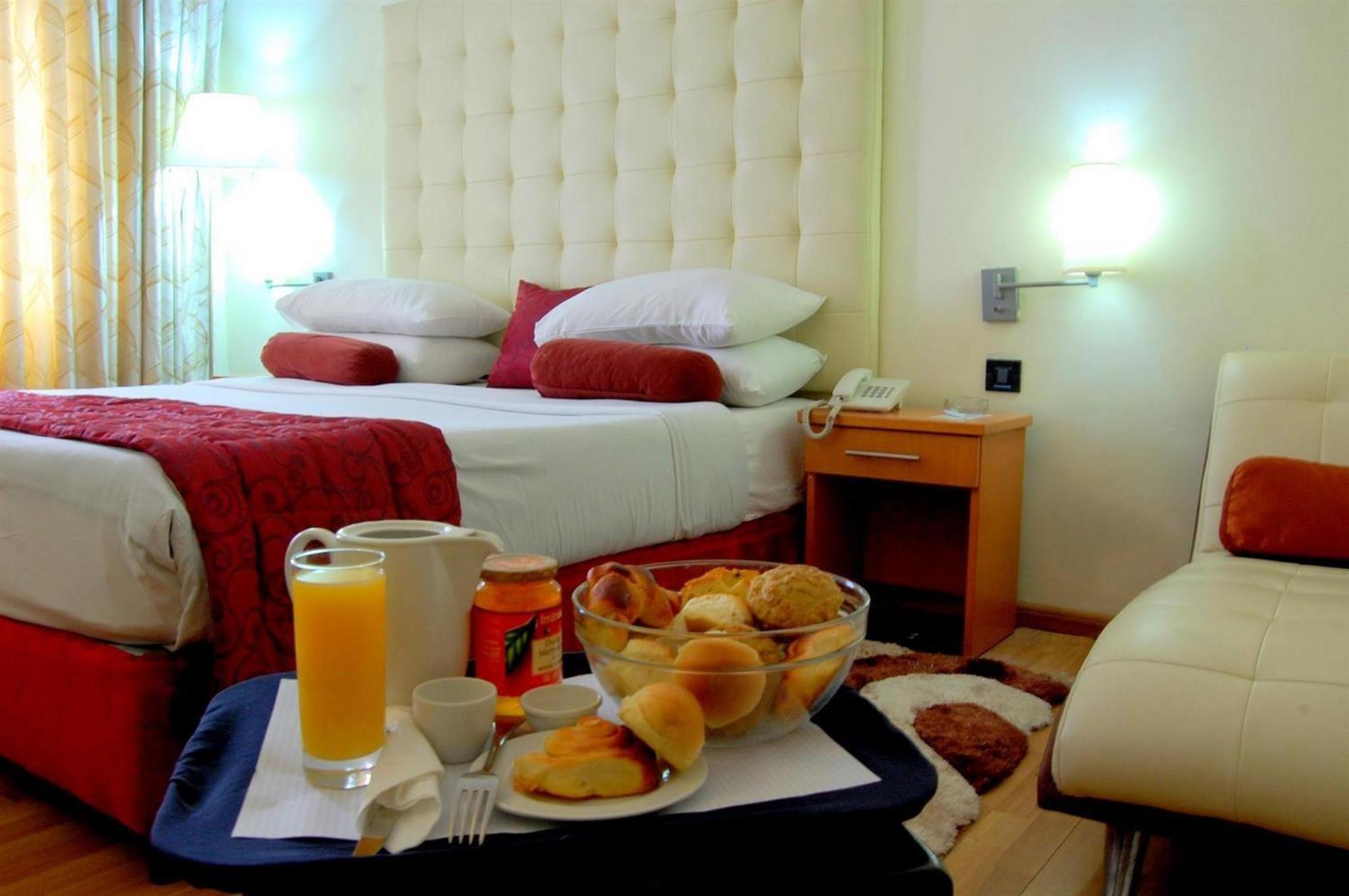 Room In Lodge - Golden Tulip Port Harcourt Hotel Exterior photo